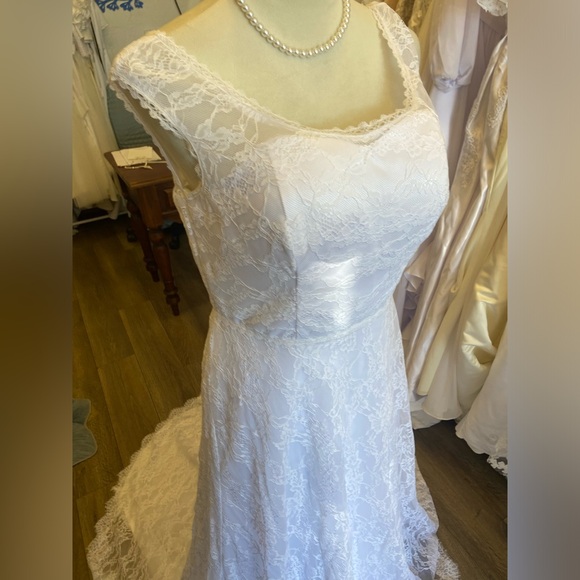 NWT Merry’s Wedding Dress - Picture 8 of 15